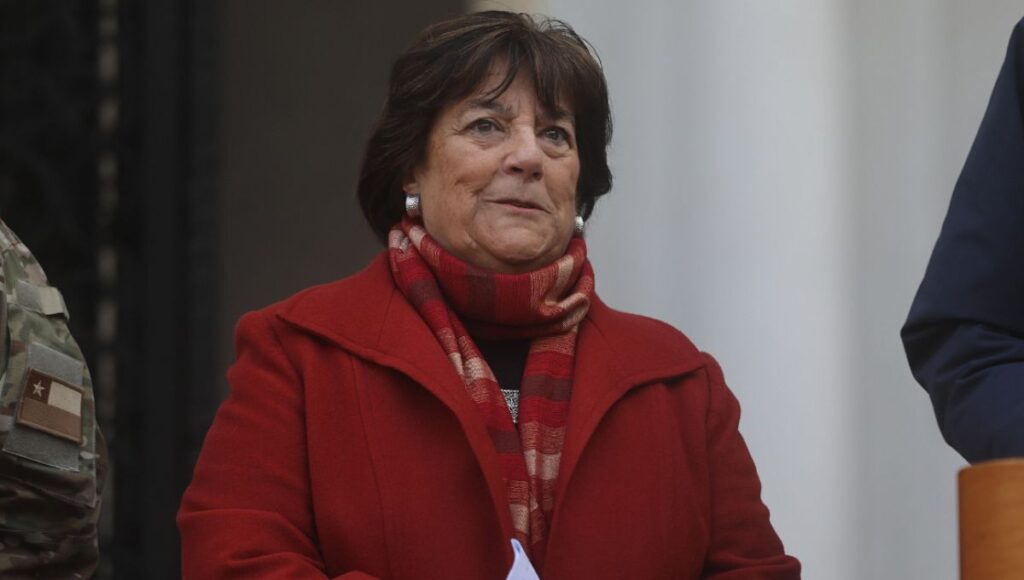 casi tres mil funcionarios de FFAA policias y Gendarmeria habrian viajado al extranjero con licencia medica