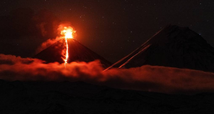 Erupción del volcán más alto de Kamchatka tras fuerte sismo en Rusia. 1 erupcion volcan 750x400 1