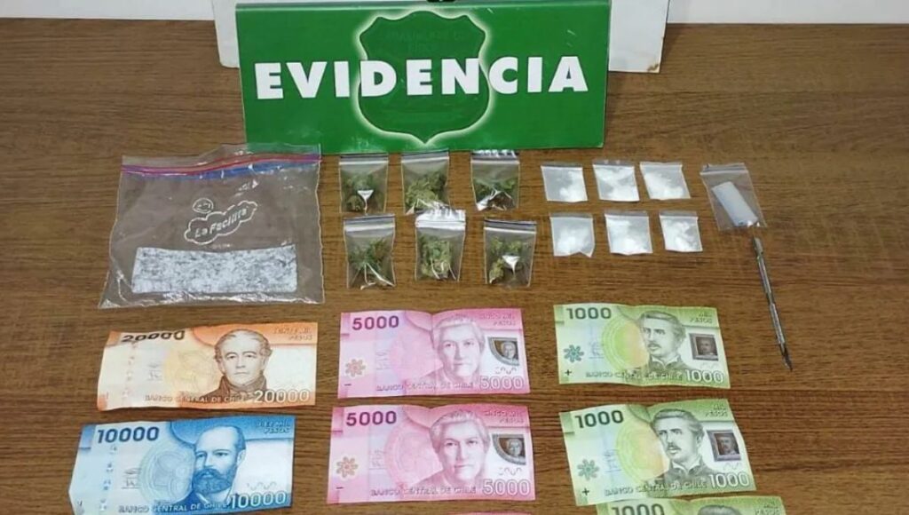 Pelarco: Carabineros detiene a sujeto por tráfico de drogas en control vehicular en la Ruta K-45 1 Carabineros detiene a sujeto por trafico de drogas en control vehicular en la Ruta K 45