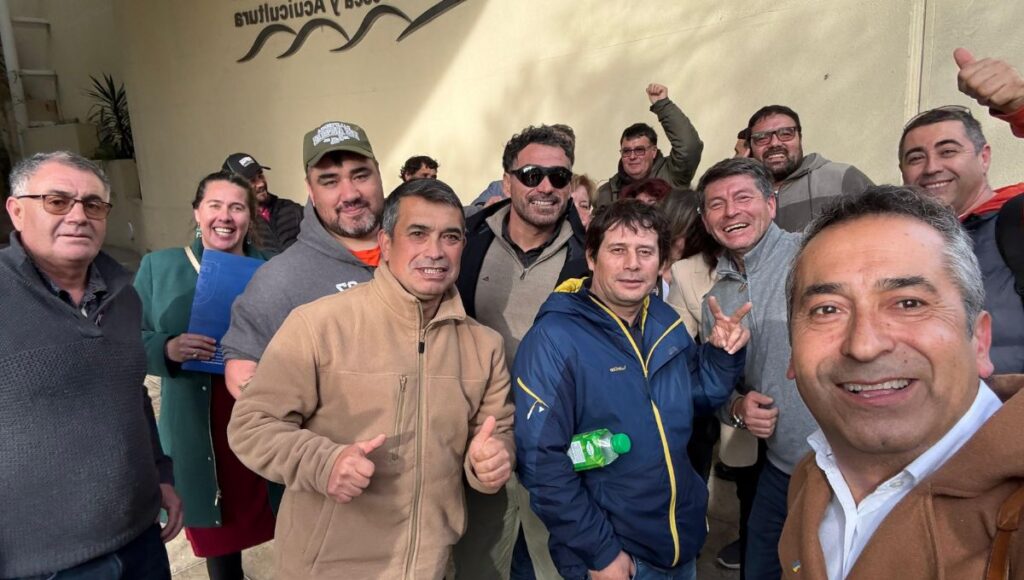Diputado Alexis Sepulveda y pescadores artesanales rechazan ingreso ilegal de flota del Biobio en defensa del recurso jibia