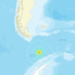Fuerte sismo de magnitud 7.6 en la Antartica SHOA decreto estado de precaucion por amenaza de tsunami