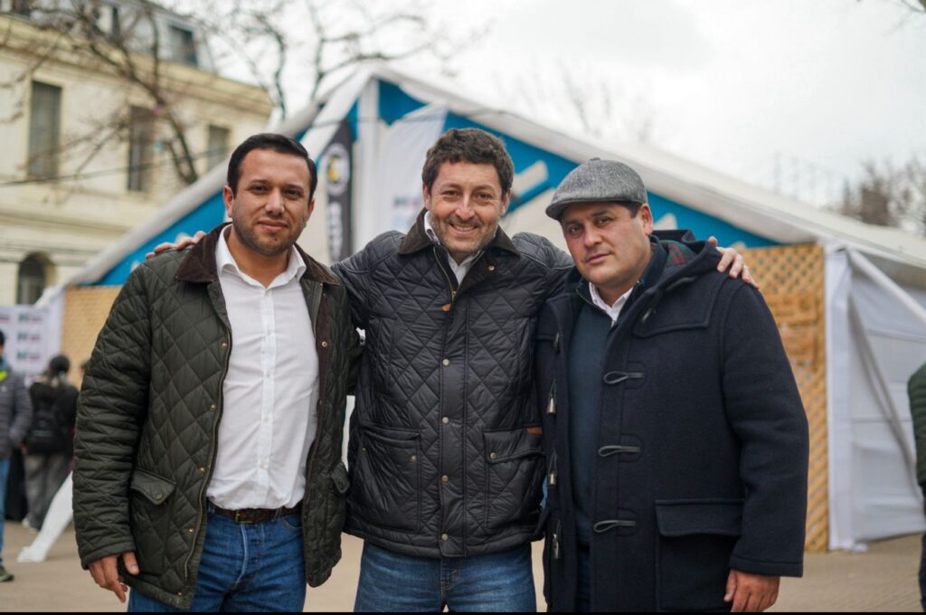 Plaza de Armas de Linares se llenó del talento regional con la Expo Market Maule. 1 Imagen de WhatsApp 2025 08 11 a las 12.40.58 53fdfb90