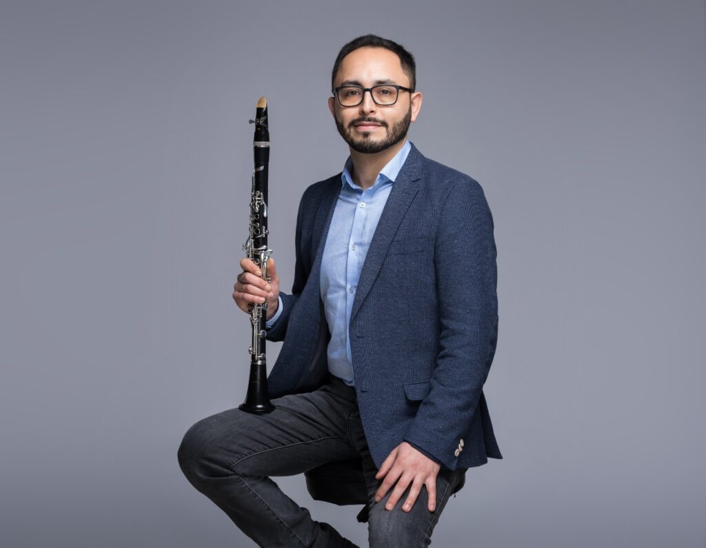 Felipe Fuentealba regresa al TRM con una joya para clarinete y orquesta. 1 Imagen de WhatsApp 2025 08 13 a las 10.29.36 c04c21c4