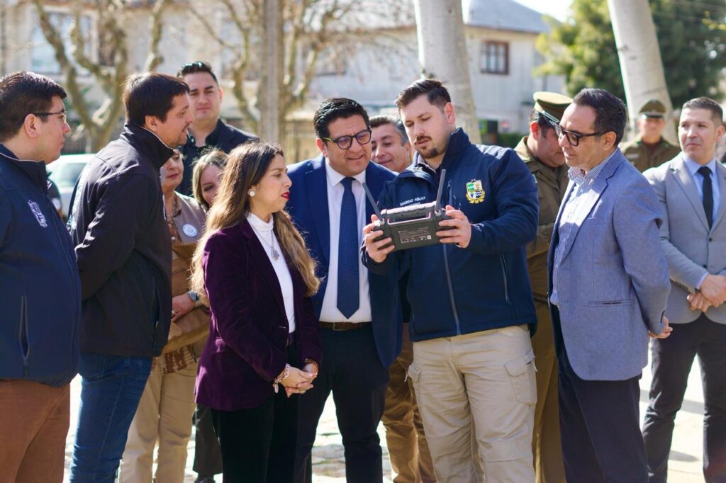 Delegado Humberto Aqueveque inauguró modernas Salas de Monitoreo Espejo y dron de última generación en Cauquenes 1 Imagen de WhatsApp 2025 08 14 a las 11.12.06 b6d31a01