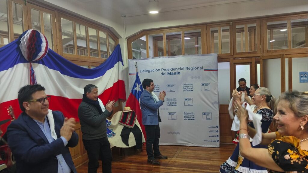 Con esquinazo, SENAMA Maule junto a personas mayores lanzan el Campeonato Regional de Cueca 2025 1 Imagen de WhatsApp 2025 08 22 a las 15.42.41 26146c44