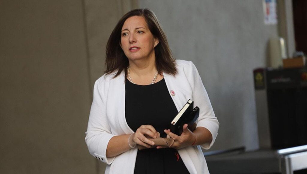 Senadora Vodanovic exige claridad sobre el futuro del Hospital de Linares