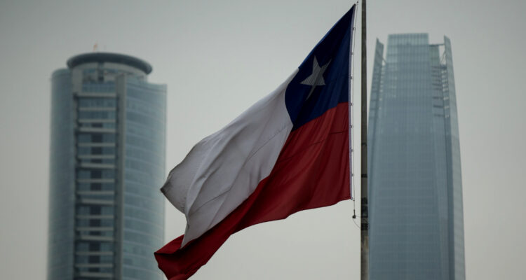 Gracias a la inversión: Reportan alza del PIB de Chile por sobre lo estimado en el segundo trimestre 1 chile pib 750x400 1