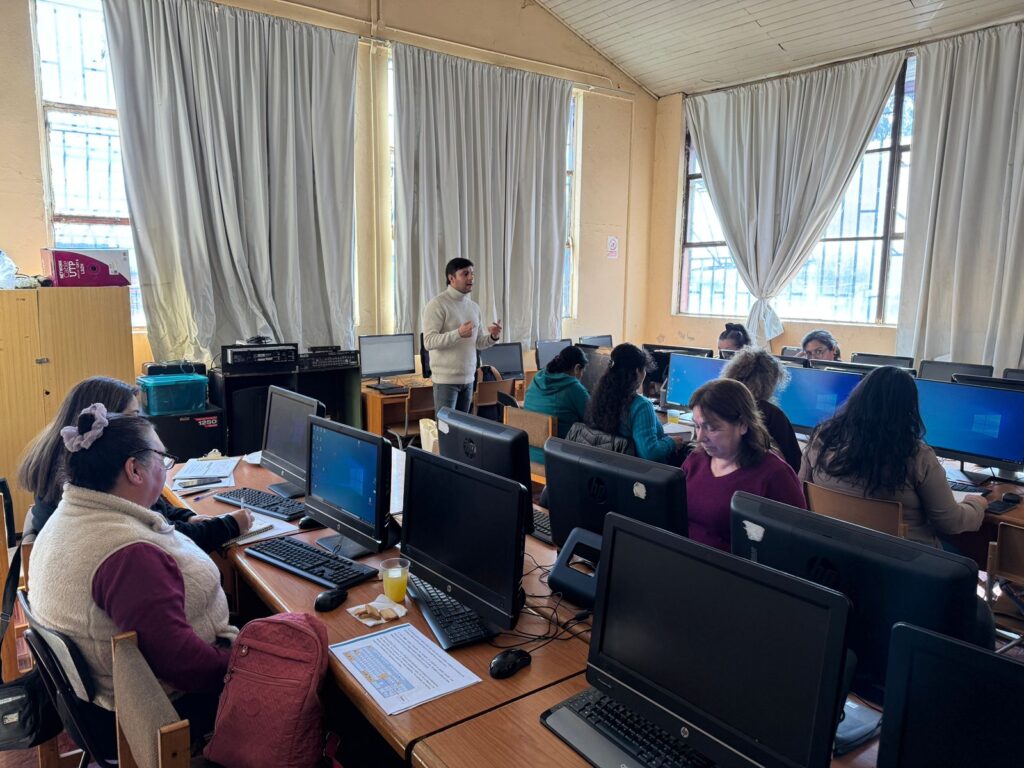 Mujeres Jefas de Hogar de Colbún y Yerbas Buenas refuerzan sus habilidades en Alfabetización Digital 1 Alfabetizacion Digital Yerbas Buenas1