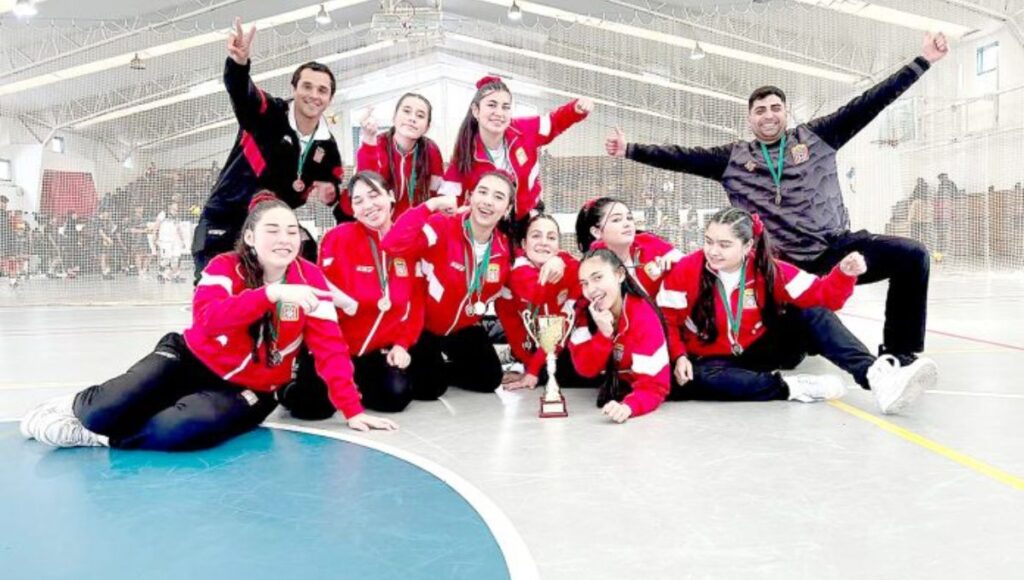 Curicó Unido Sub-18 femenino de vóleibol consigue el vicecampeonato en Temuco 1 Curico Unido Sub 18 femenino de voleibol consigue el vicecampeonato en Temuco