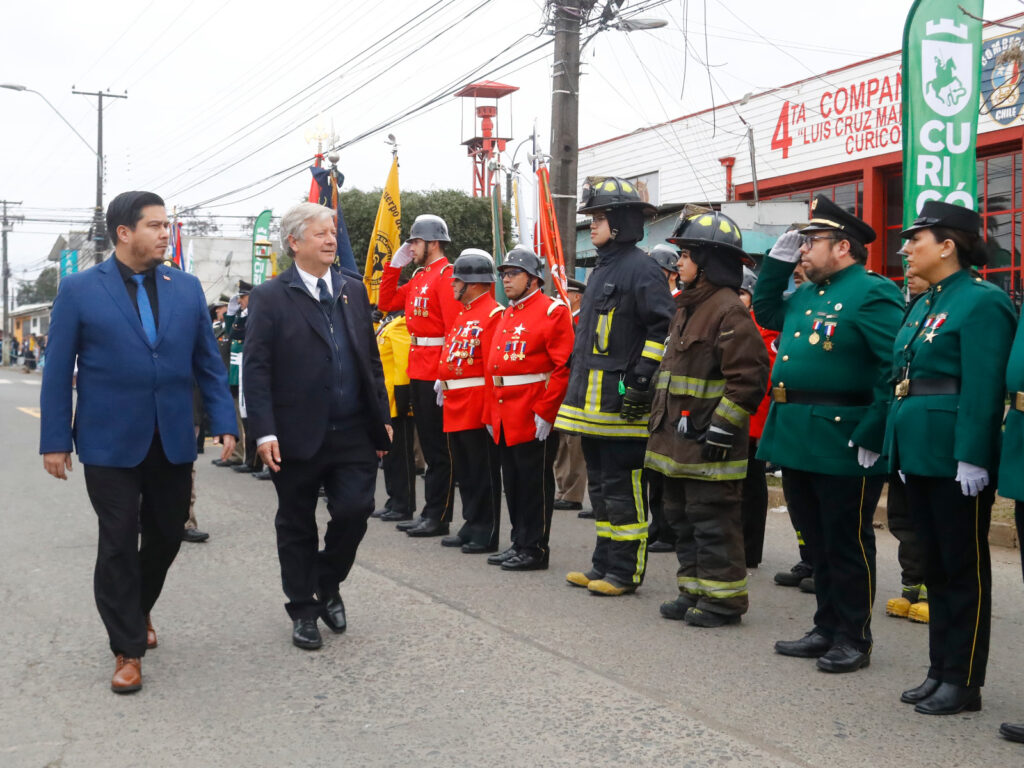 Brillante desfile en honor a Bomberos de Aguas Negras congregó a centenares de vecinos 1 Foto 1 Desfile Aguas Negras