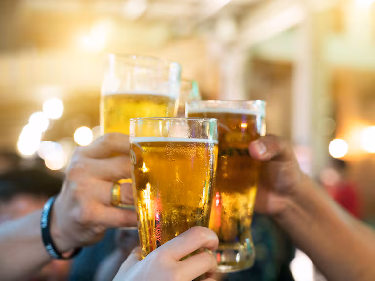 Radiografía del alcohol: 43% de los chilenos se embriaga al menos una vez al mes 1 GCCMMBUFYRCZLOO6TWKMYPXB5M
