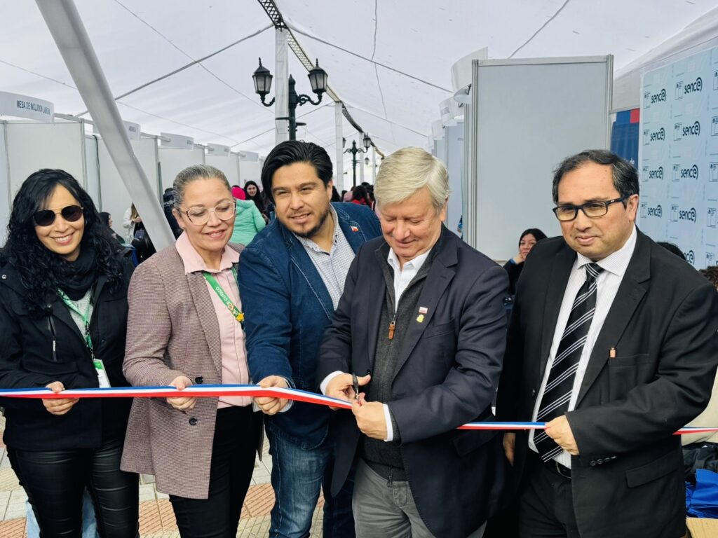 Más de 10.700 empleos disponibles: Curicó recibe la Feria Laboral Regional de SENCE 1 IMG 1866