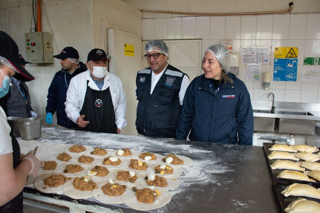 Fiscalizan fábricas de empanadas en Talca por incumplimientos sanitarios 1 Imagen de WhatsApp 2025 09 08 a las 17.25.47 350add1e