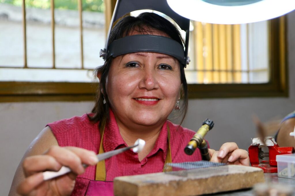 FOSIS y AIEP entregan asesoría gratuita a emprendedores en materias tributarias y de negocios 1 Imagen de WhatsApp 2025 09 13 a las 09.04.10 cf7f921f