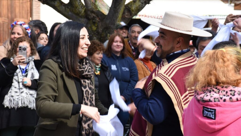 Molina da la bienvenida a Fiestas Patrias con tradicional esquinazo