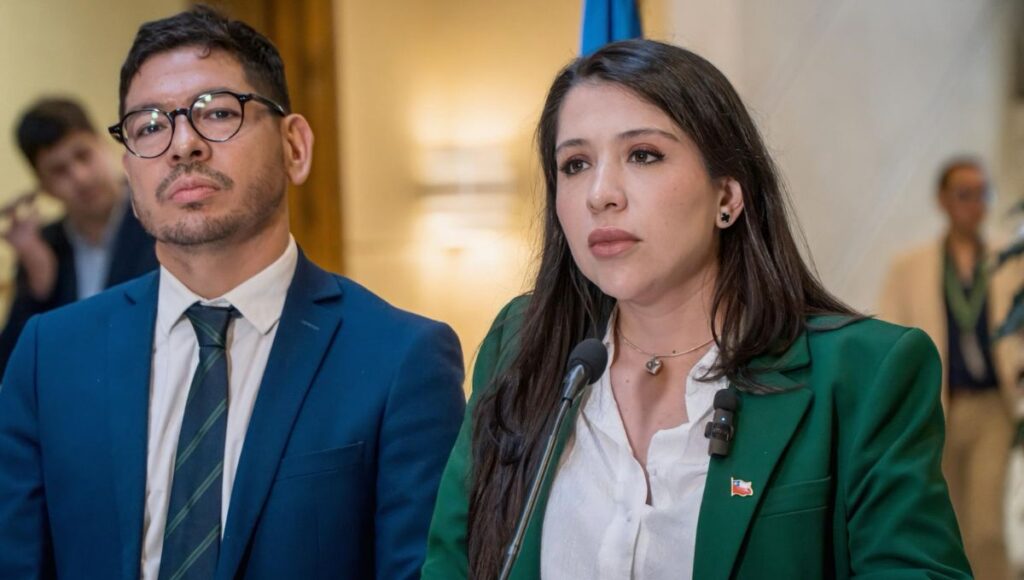 PDI confirma robo y agresión a diputada Veloso: anuncia querella contra red de bots y emplaza a Canal 13 1 PDI confirma robo y agresion a diputada Veloso anuncia querella contra red de bots y emplaza a Canal 13