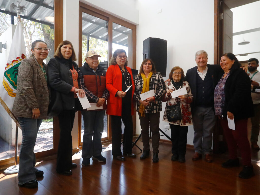 Clubes de adulto mayor reciben subvención especial en Curicó 1 WhatsApp Image 2025 09 10 at 12.44.46 PM