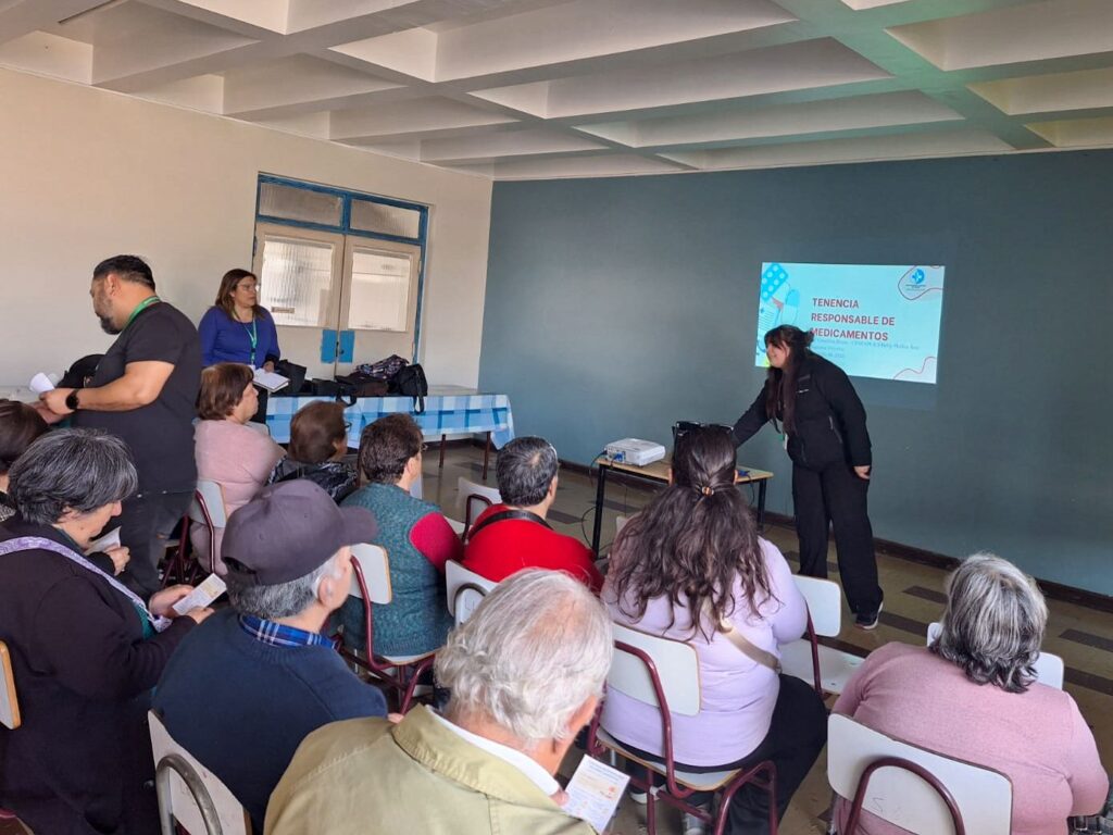 Farmacia Municipal de Curicó impulsa taller sobre tenencia responsable de medicamentos 1 WhatsApp Image 2025 09 29 at 16.59.25
