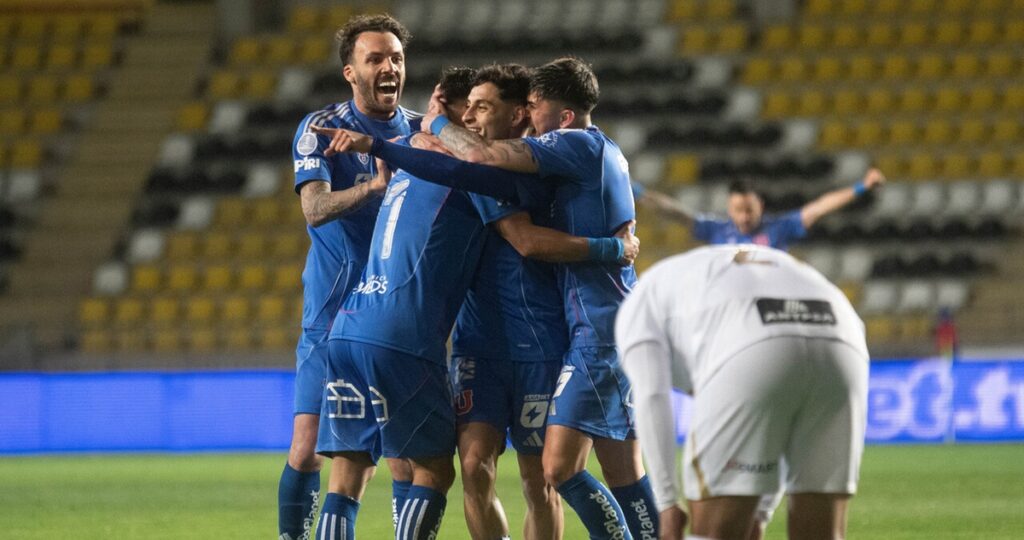 La U sufrió, pero avanzó: azules se instalan en semifinales de la Sudamericana 1 la u vence a alianza lima copa sudamericana duelo vuelta