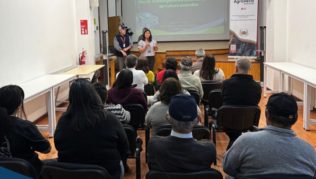 Agricultores de Romeral participaron en charla sobre agricultura sostenible y certificación de buenas prácticas 1 Agricultores de Romeral participaron en charla sobre agricultura sostenible y certificacion de buenas practicas