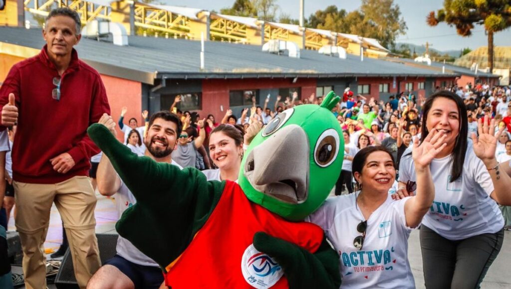 Cerca de dos mil personas participaron en la Corrida Familiar Nocturna “Activa tu Primavera” en Talca 1 Cerca de dos mil personas participaron en la Corrida Familiar Nocturna Activa tu Primavera en el Maule