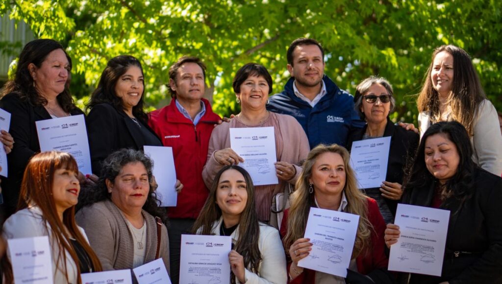 Cuidando con Amor cuidadoras maulinas reciben certificacion gracias a alianza entre CRDP y AIEP