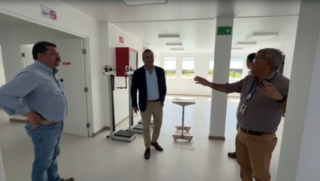 Diputado Alexis Sepulveda visita el hospital modular de Licanten proximo a entrar en funcionamiento