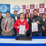 El corazon de Cauquenes se renueva Gobernador y Alcalde firman historico convenio de conservacion vial