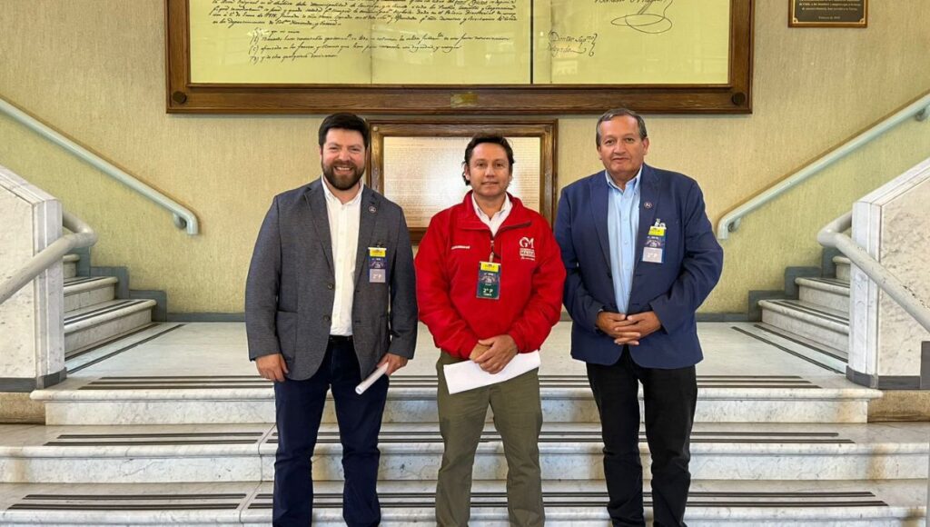 Gobernador viaja a Valparaiso para solicitar mayor autonomia y fondos de emergencia a los Gobiernos Regionales