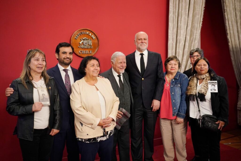 Diputado Roberto Celedón valora promulgación de ley que crea Registro de Personas Ausentes por Desaparición Forzada 1 Imagen de WhatsApp 2025 10 15 a las 13.36.30 a3389077