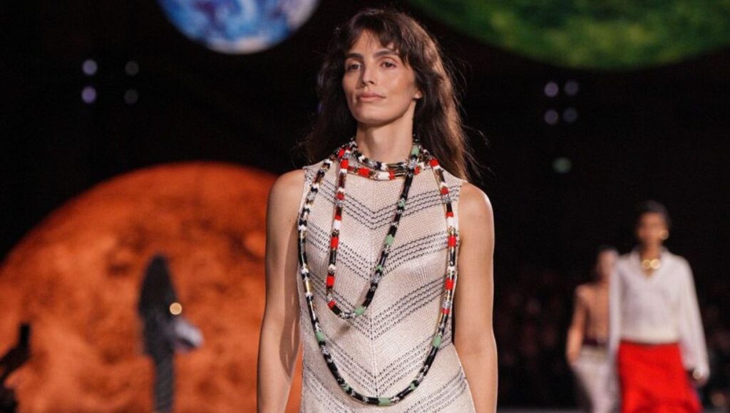 Lux Pascal deslumbra en el desfile Primavera/Verano 2026 de Chanel en París 1 Lux Pascal deslumbra en el desfile PrimaveraVerano 2026 de Chanel en Paris