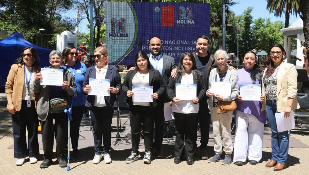 Personas con discapacidad de Molina asistieron a viajes nacionales y talleres culturales
