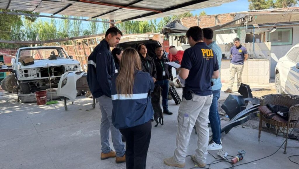 Policia de Investigaciones y SII realizan fiscalizacion a desarmadurias de vehiculos en Curico