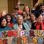 Senadora Paulina Vodanovic celebra aprobacion de la ley de artesania que protege el patrimonio cultural de Chile