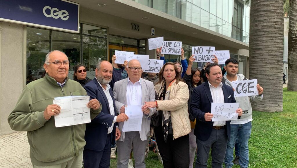 Senadora Vodanovic y Conadecus presentan Ley Corta para devolucion automatica de cobros indebidos en cuentas de luz