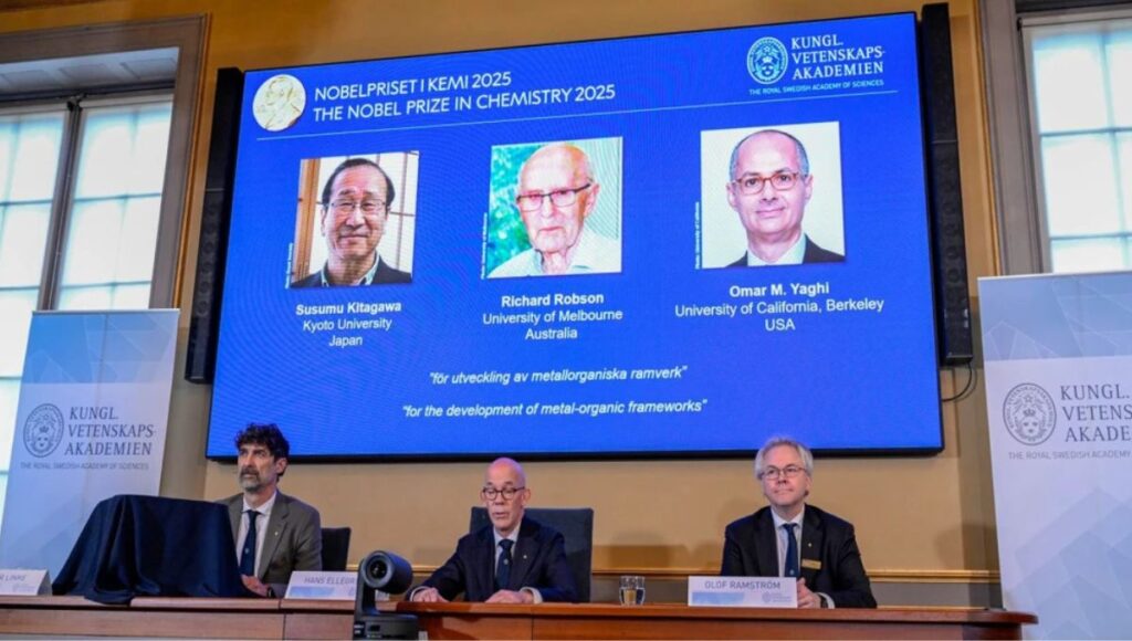 Tres científicos reciben el Premio Nobel de Química 2025 por el desarrollo de estructuras metal-orgánicas 1 Tres cientificos reciben el Premio Nobel de Quimica 2025 por el desarrollo de estructuras metal organicas