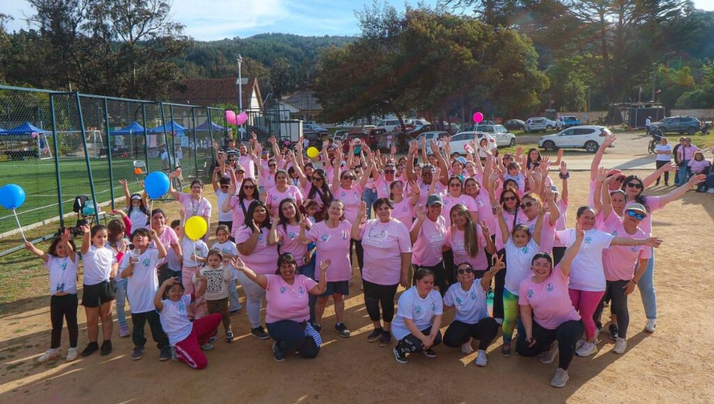 Vecinos y vecinas se reunen en Llico para disfrutar de jornada de Zumba y autocuidado