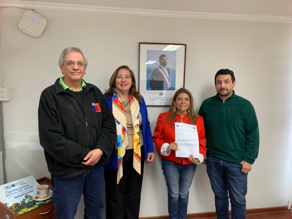 Senadora Vodanovic y Mideso oficializan RS favorable por 40 mil millones depesos para construcción del Hospital de Licantén 1 WhatsApp Image 2025 10 17 at 13.18.06