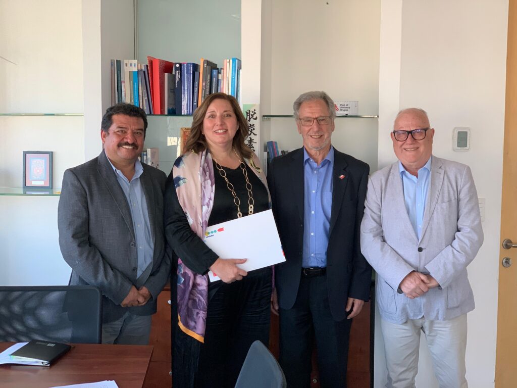 Senadora Vodanovic aseguró con Energía suministro eléctrico para Curicó Costa durante el verano 1 WhatsApp Image 2025 10 21 at 15.09.46