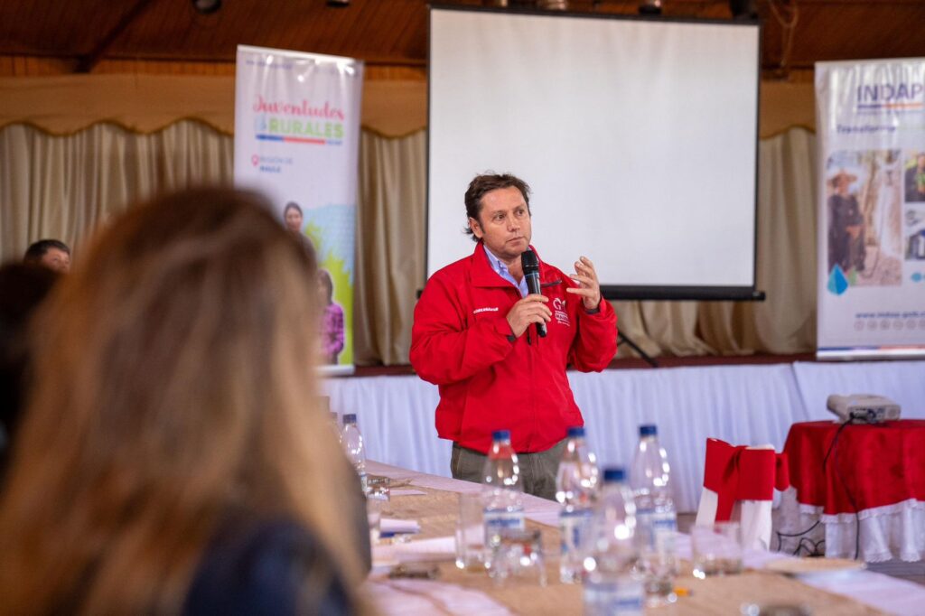 Pelarco: Gobernador Álvarez-Salamanca destaca rol protagónico de la juventud rural en el desarrollo del Maule 1 WhatsApp Image 2025 10 23 at 08.06.06