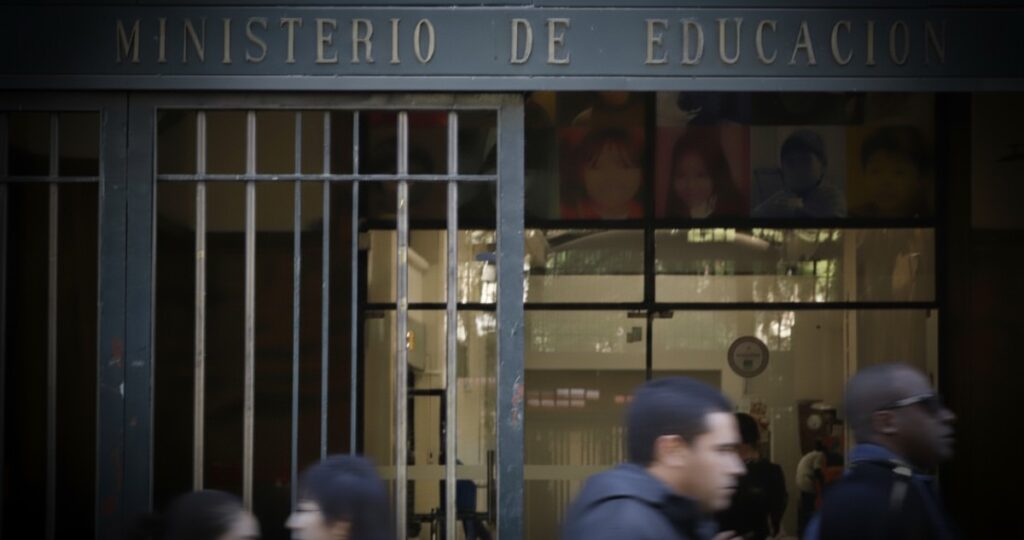 ministerio educacion coimas certificados falsos