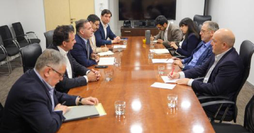 Reunión entre Gobierno y generadoras no define devolución por error en luz 1 sin grandes anuncios termino la reunion entre el gobierno y generadoras por error en tarifas de la luz