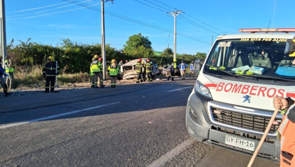 Accidente en Ruta 90 deja 14 personas lesionadas en sector Silos de Nancagua 1 Accidente en Ruta 90 deja 14 personas lesionadas en sector Silos de Nancagua