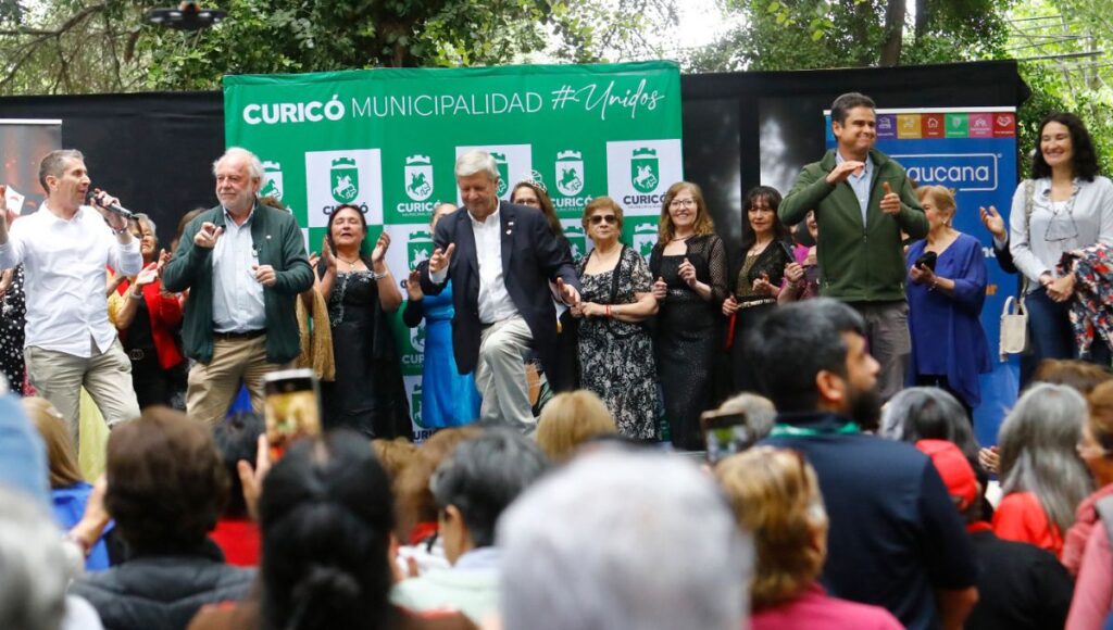Adultos mayores de Curico disfrutaron de un masivo paseo campestre