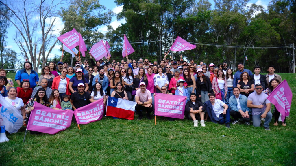 Con presencia de Tomás Vodanovic, Beatriz Sánchez cerró su campaña en Curicó 1 Foto principal