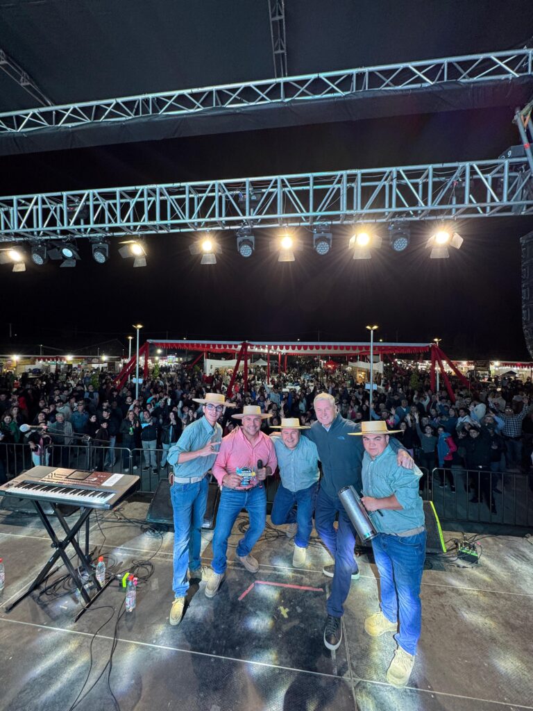 Romeral celebró con gran éxito la Fiesta de la Plateada 2025 1 Imagen de WhatsApp 2025 11 11 a las 19.40.43 dee3f127