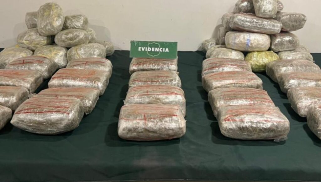 OS7 incauta 41 kilos de marihuana en control vehicular en la Ruta 5 Sur en Curico