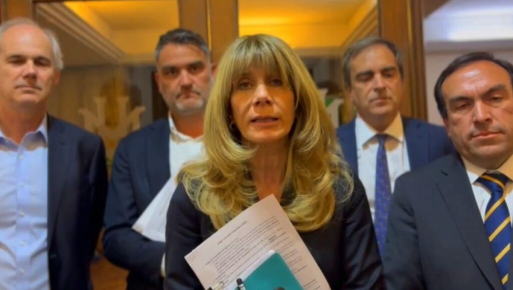 Oposicion y Gobierno reanudan dialogo por Presupuesto 2026 tras extensa reunion en el Ministerio de Hacienda