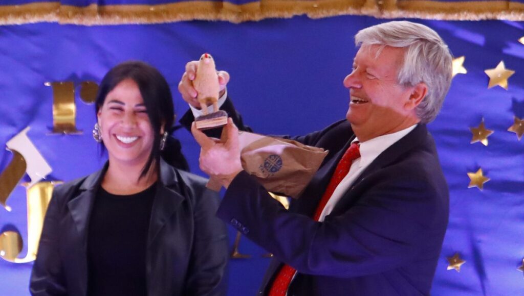 Administracion Bordachar celebra un ano de gestion junto a la primera generacion vespertina de la Escuela Maria Olga Figueroa