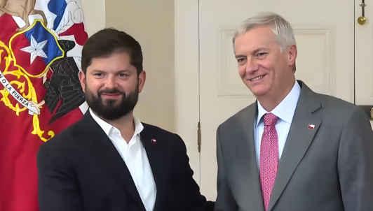 GABRIEL BORIC Y JOSE ANTONIO KAST SE REUNEN EN LA MONEDA PARA EL CAMBIO DE MANDO 532x302 1